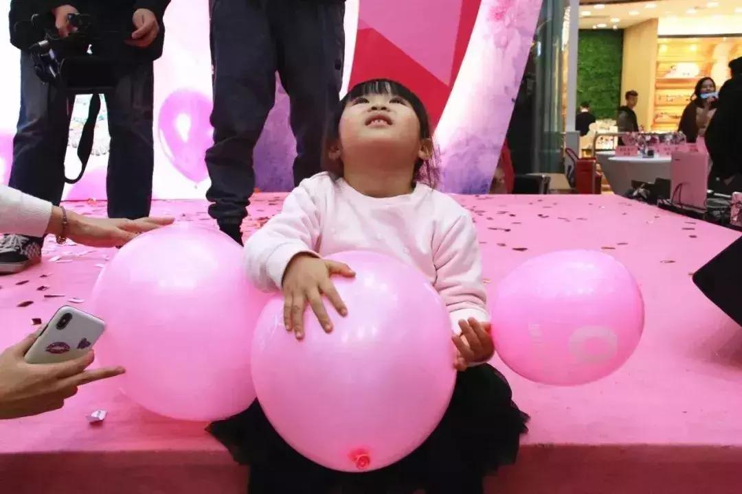 5000颗气球从天而降,从天而降的1亿颗钻石