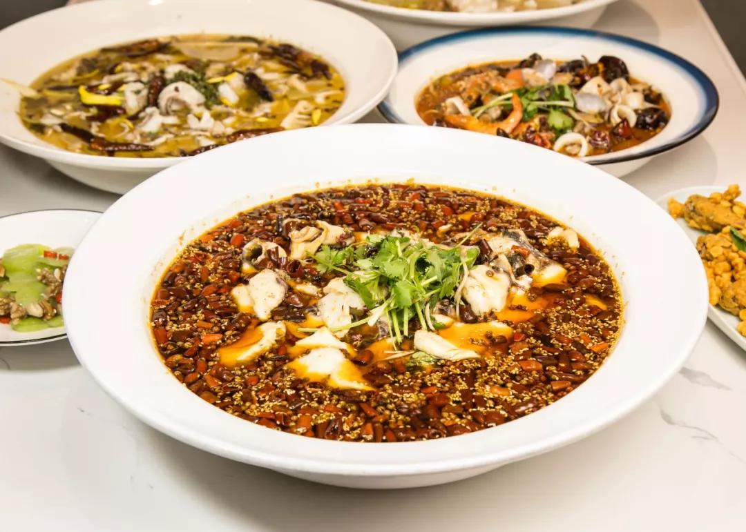 在“卡通乐园”吃“瘦瘦鱼”，一份大过脸盆，居然不到50元