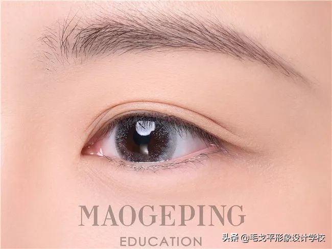 眼妆怎么画显大初学者,眼妆怎么画显大又干净清纯初学者