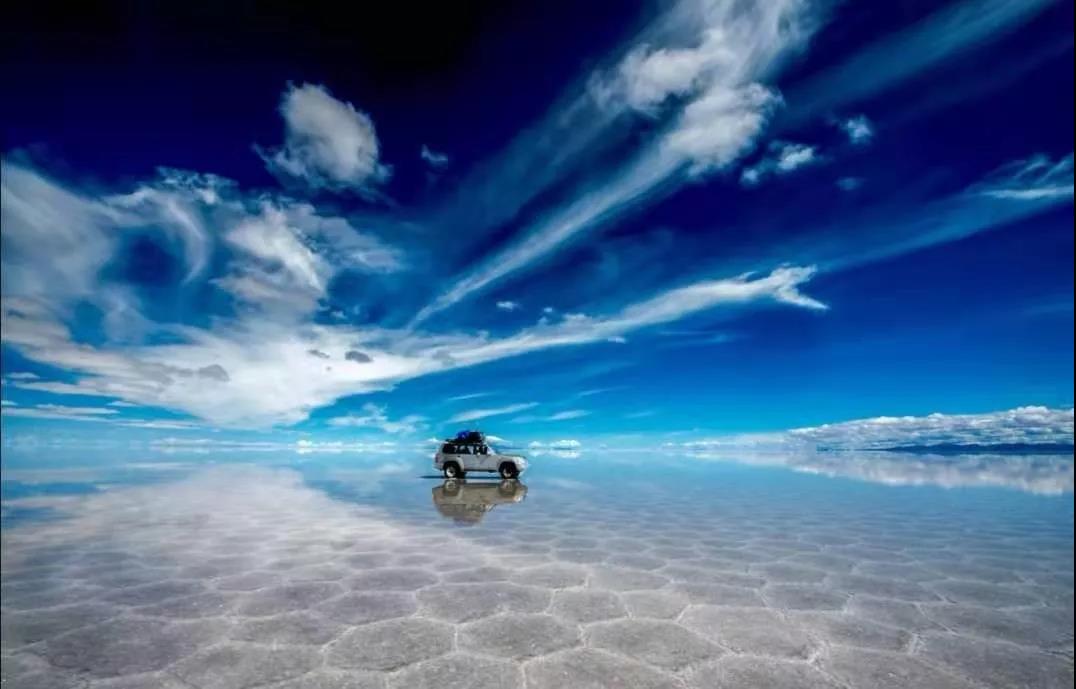 天空之镜玻利维亚乌尤尼盐沼湖,天空之镜玻利维亚的乌尤尼盐沼