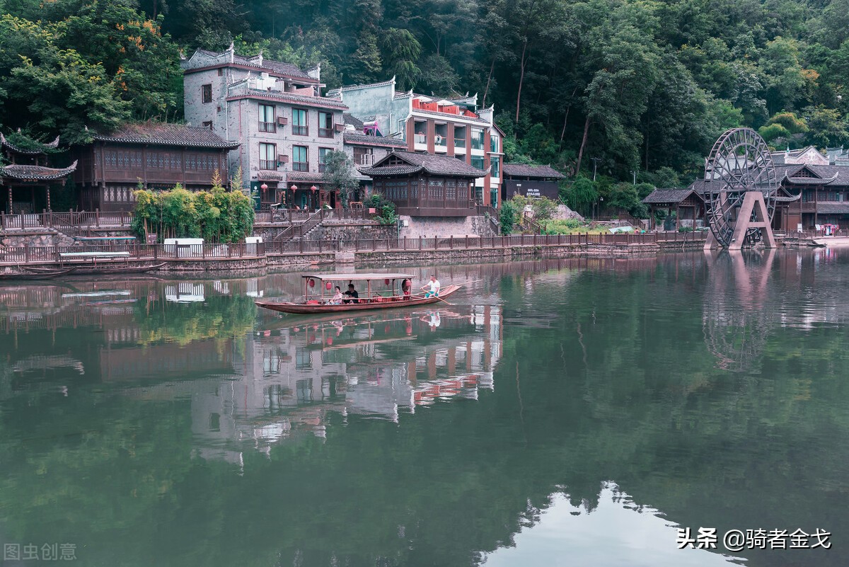如何在凤凰古城找便宜旅馆,怎么在凤凰古城玩两天