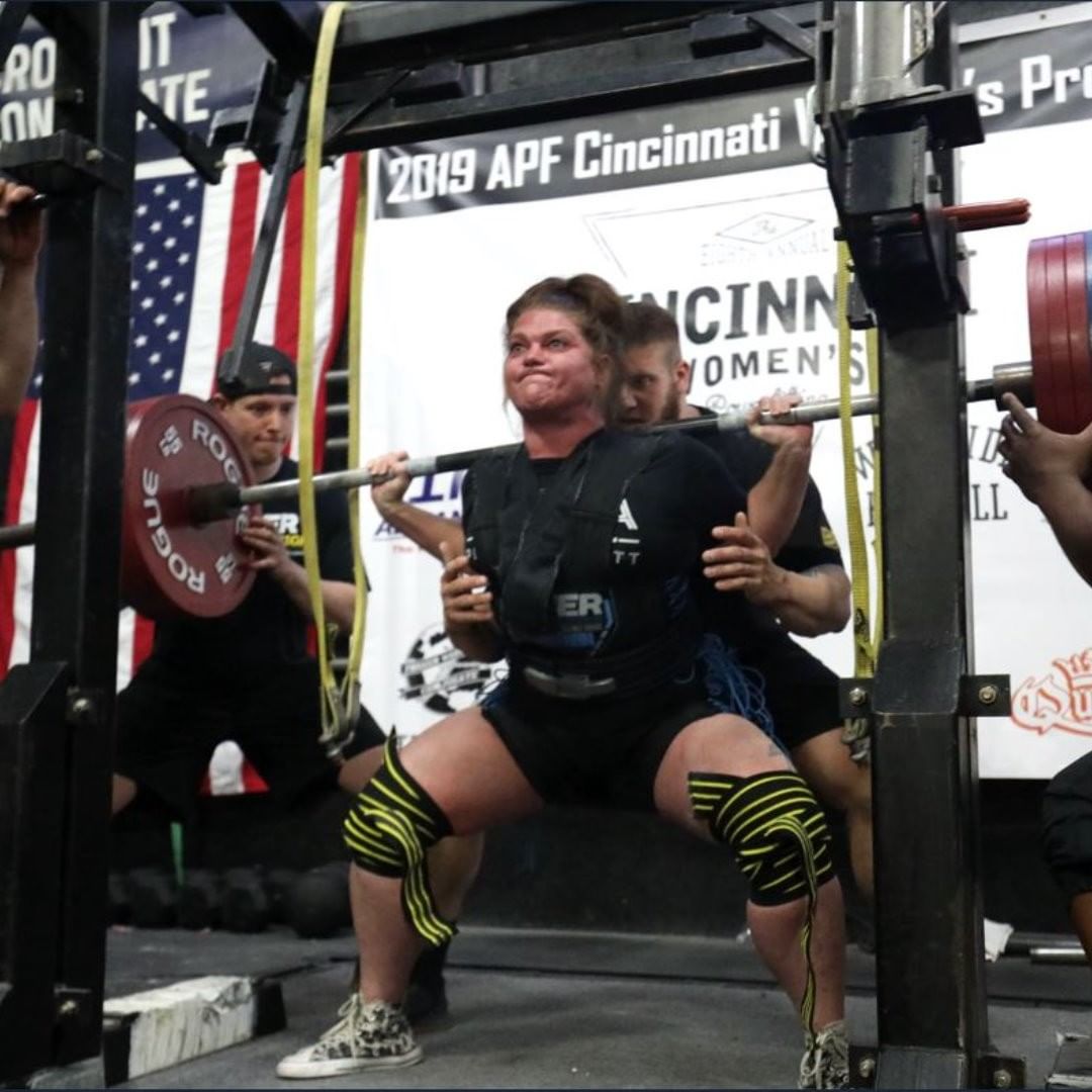 力量举有装备和无装备,力量举前后差别