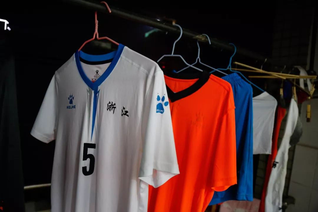 探访浙江省唯一盲人足球队：他的淘宝购物车，只有这三件物品