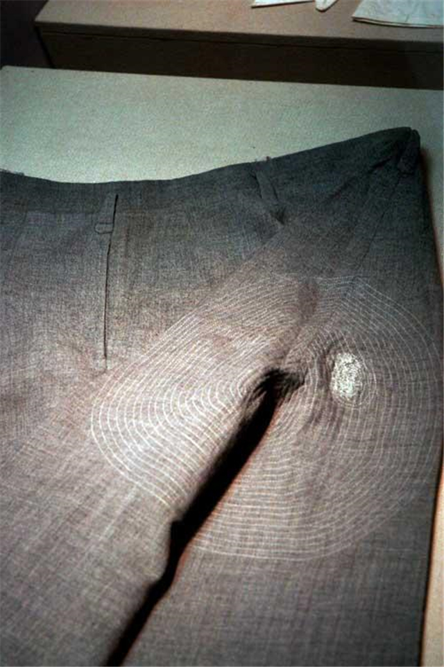 毛主席的旧鞋，鞋匠都不愿意再补：“这鞋都这么破了还补什么？”