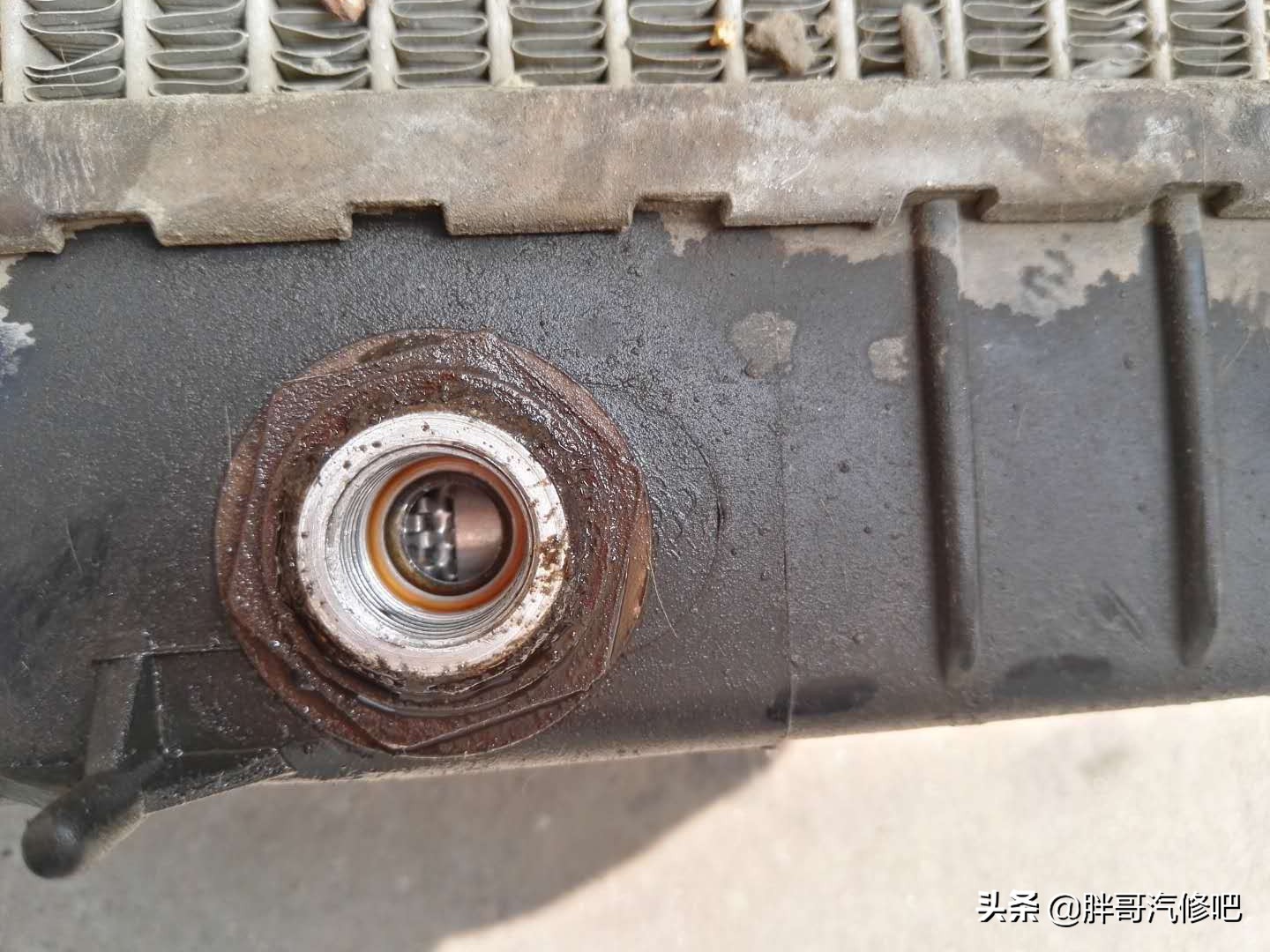 别克凯越发动机高温转不动,别克凯越高温熄火后打不着