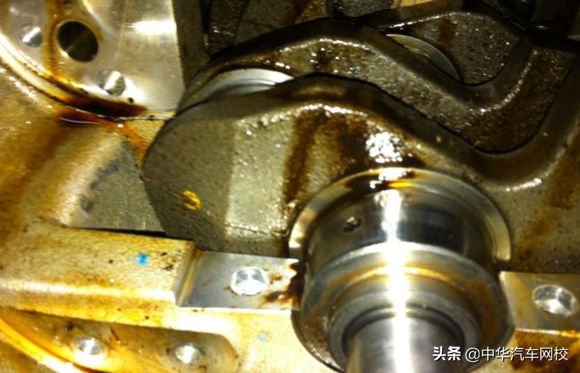 宝马烧机油的原因及解决方法,汽车烧机油最好的解决办法