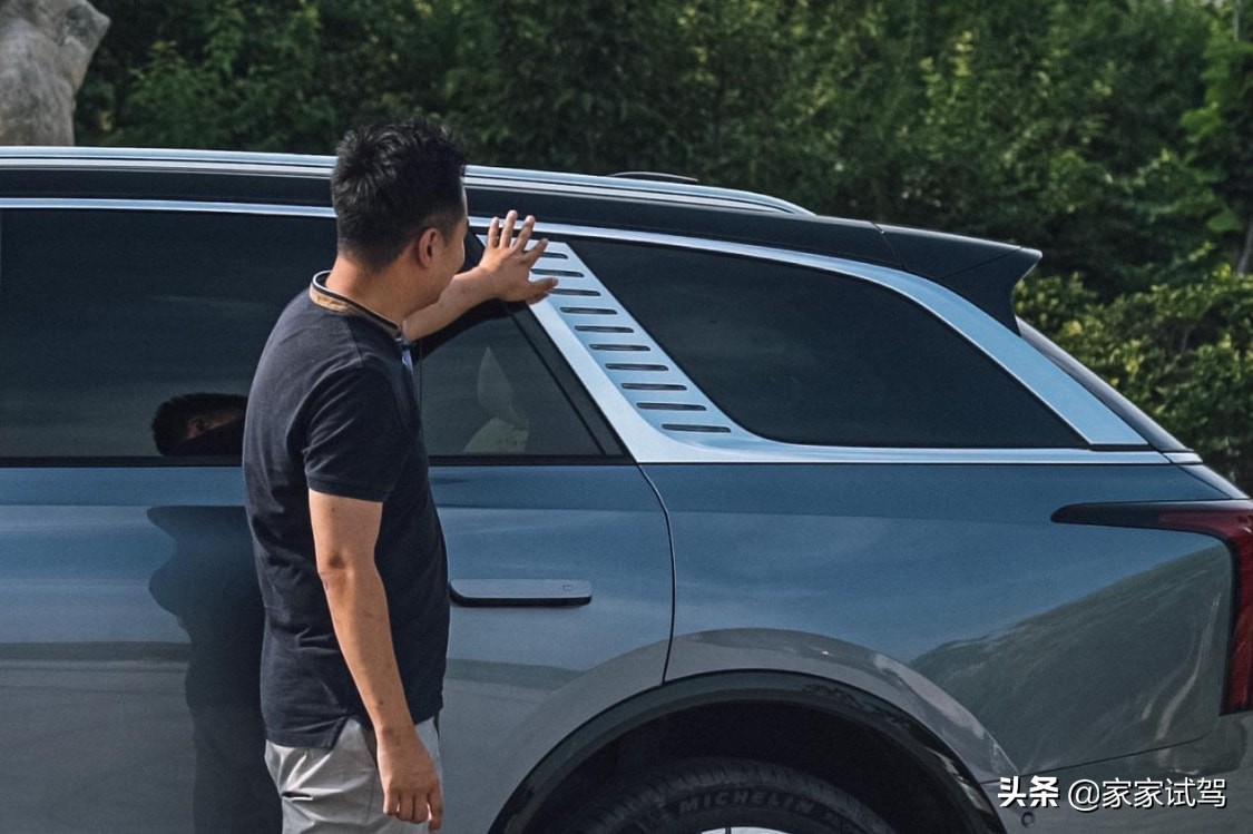 红旗ehs9驾驶感受,一汽红旗e-hs9进口豪华大型SUV