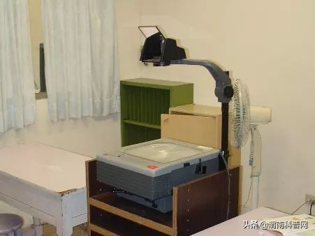 投影仪怎么完美匹配幕布,投影仪怎么实现虚实结合