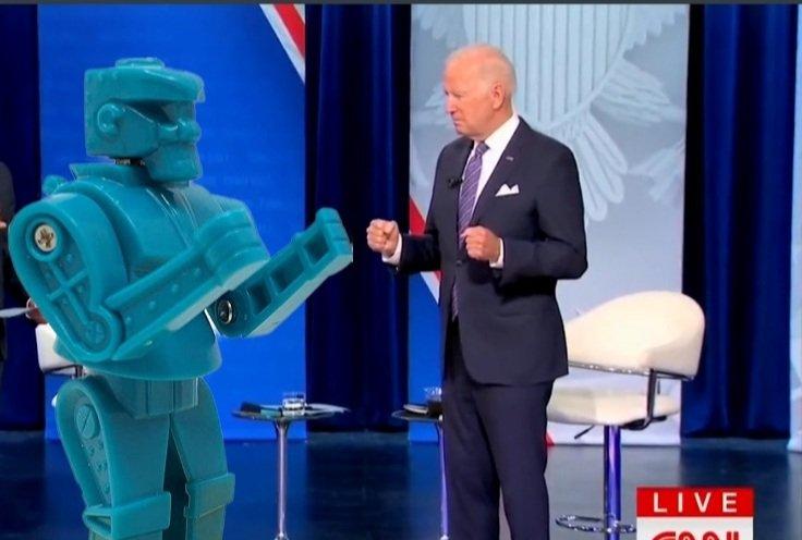 拜登摔倒魔性视频,拜登意外事件视频