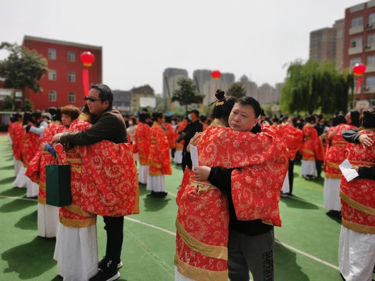 鲜衣怒马少年时不负韶华且行知——西安东仪中学汉式成人礼圆满举行
