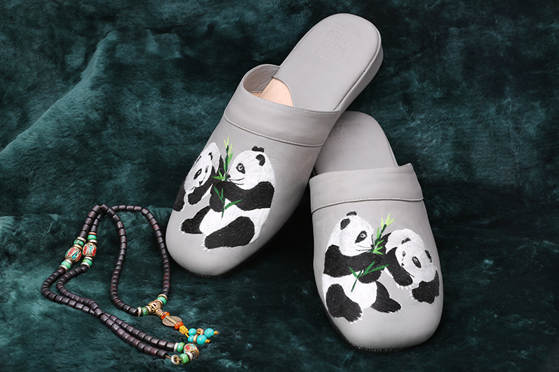 笼鞋浅出鸦头袜知是凌波缥缈身,笼鞋