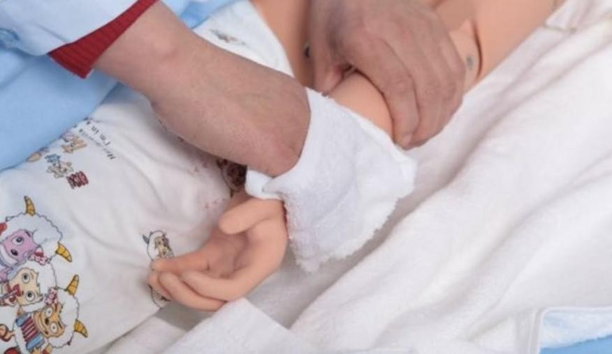 卧床老人床上擦浴最简单步骤,老人天热在阳台洗澡危险