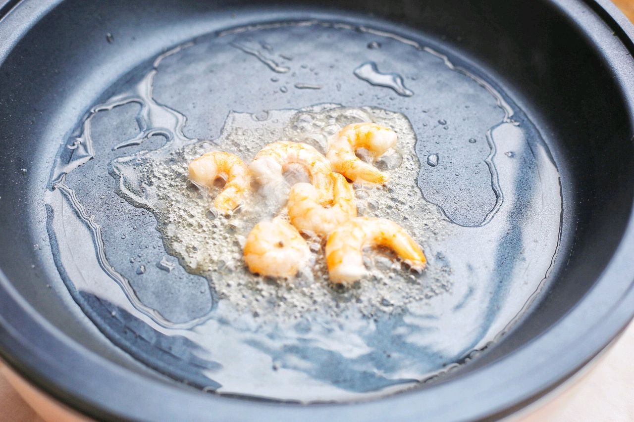 椰香虾仁炒饭教学视频,泰式椰子虾仁炒饭