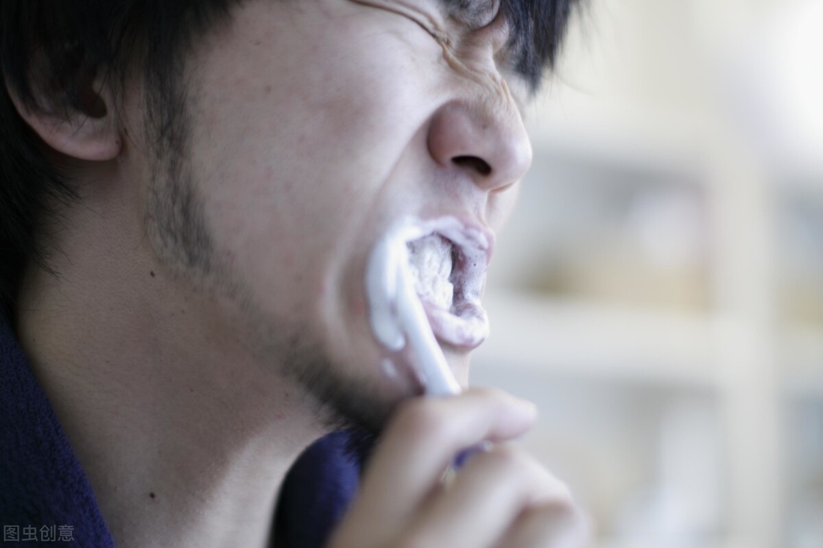 早上刷牙干呕吐出血是什么原因,每天刷牙都出血是大病前兆吗