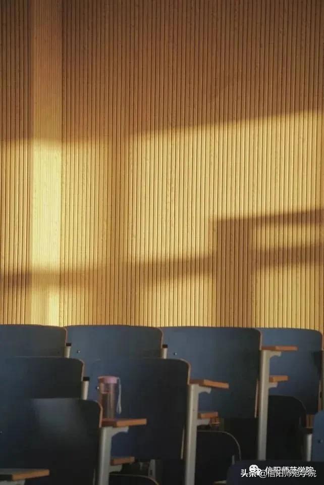 日落大道浪漫出逃歌词,在日落大道浪漫出逃下一句