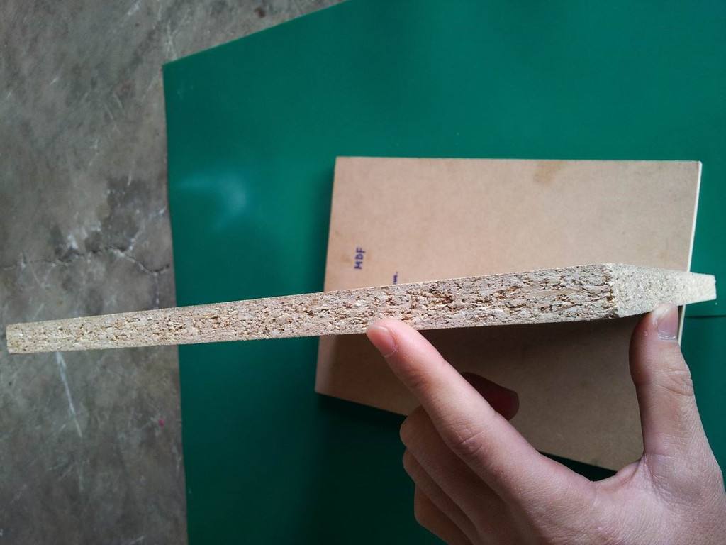 生态板是用红色胶粘的吗,生态板里边的木方是用胶粘的吗