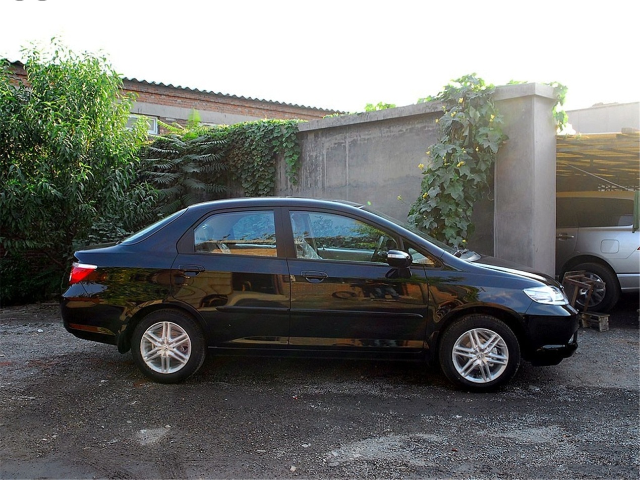 三厢飞度值得入手吗,1万2万多的飞度值得买吗