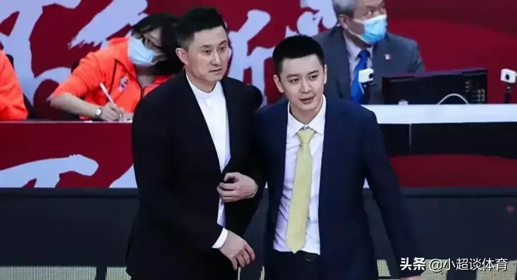 杜锋打口哨,杜锋吹口哨图片