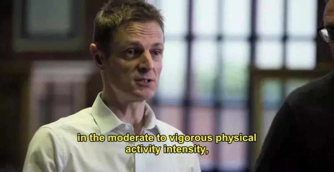 快走比跑步更毁膝盖,散步和跑步哪个更伤膝盖