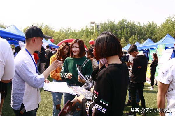 中原工学院信息商务学院毕业展,郑州信息科技职业学院双选会