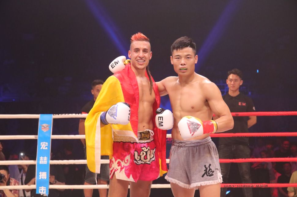 中国泰拳第一人韩飞龙,韩飞龙三次读秒ko泰拳王