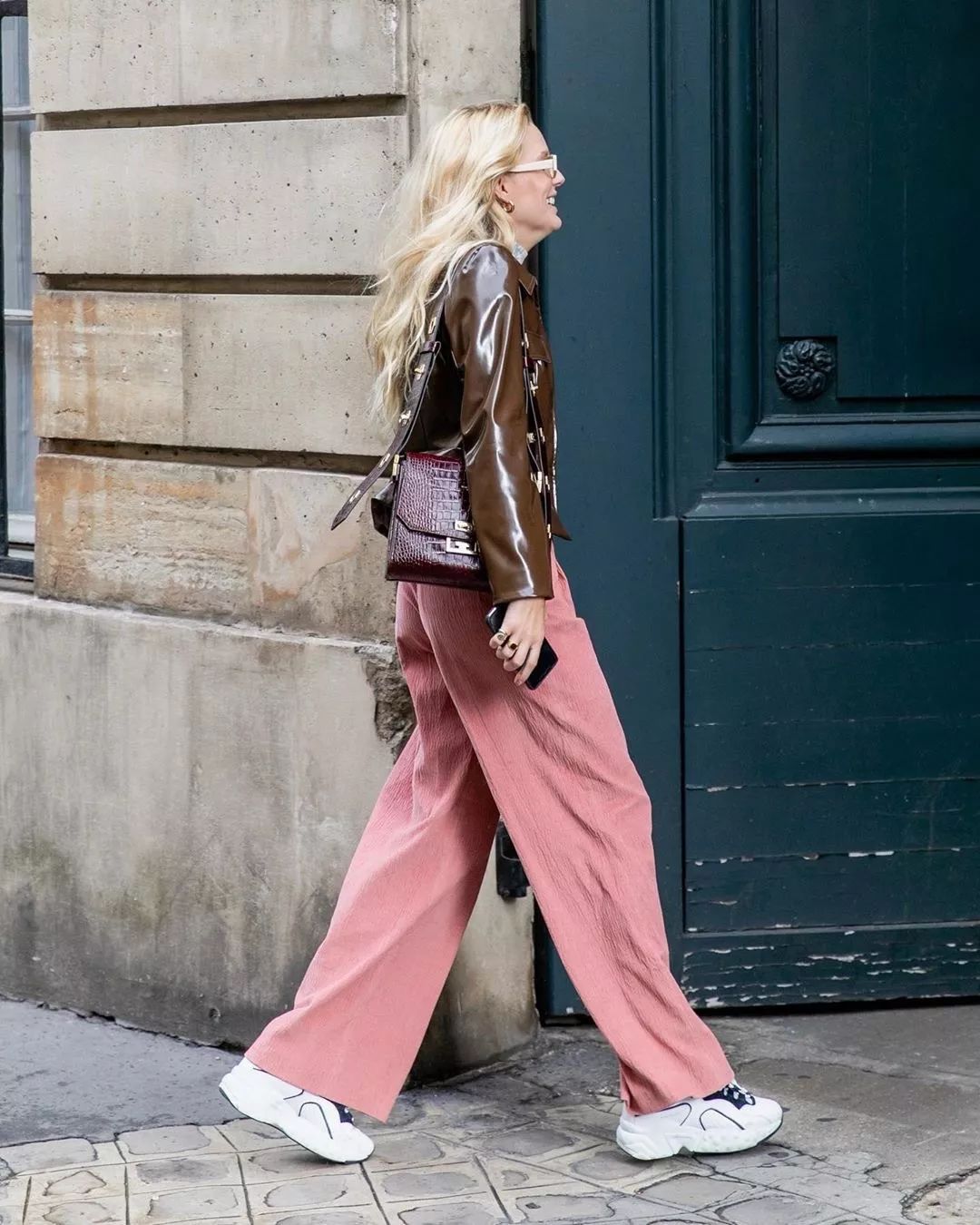 毛衣裤子显瘦款,直筒裤和阔腿裤哪个显高显瘦