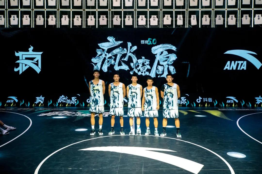 安踏新十年战略下的创造共生价值,安踏要疯5狂潮3传承开箱