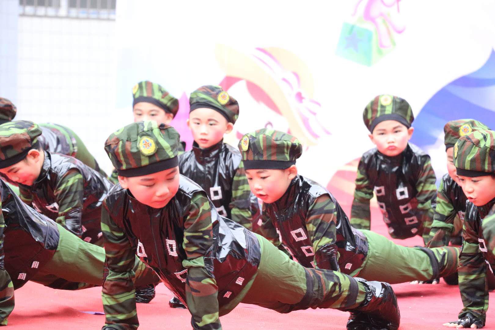 岳池县坪滩小学校附属幼儿园：举办“庆元旦，迎新年”活动