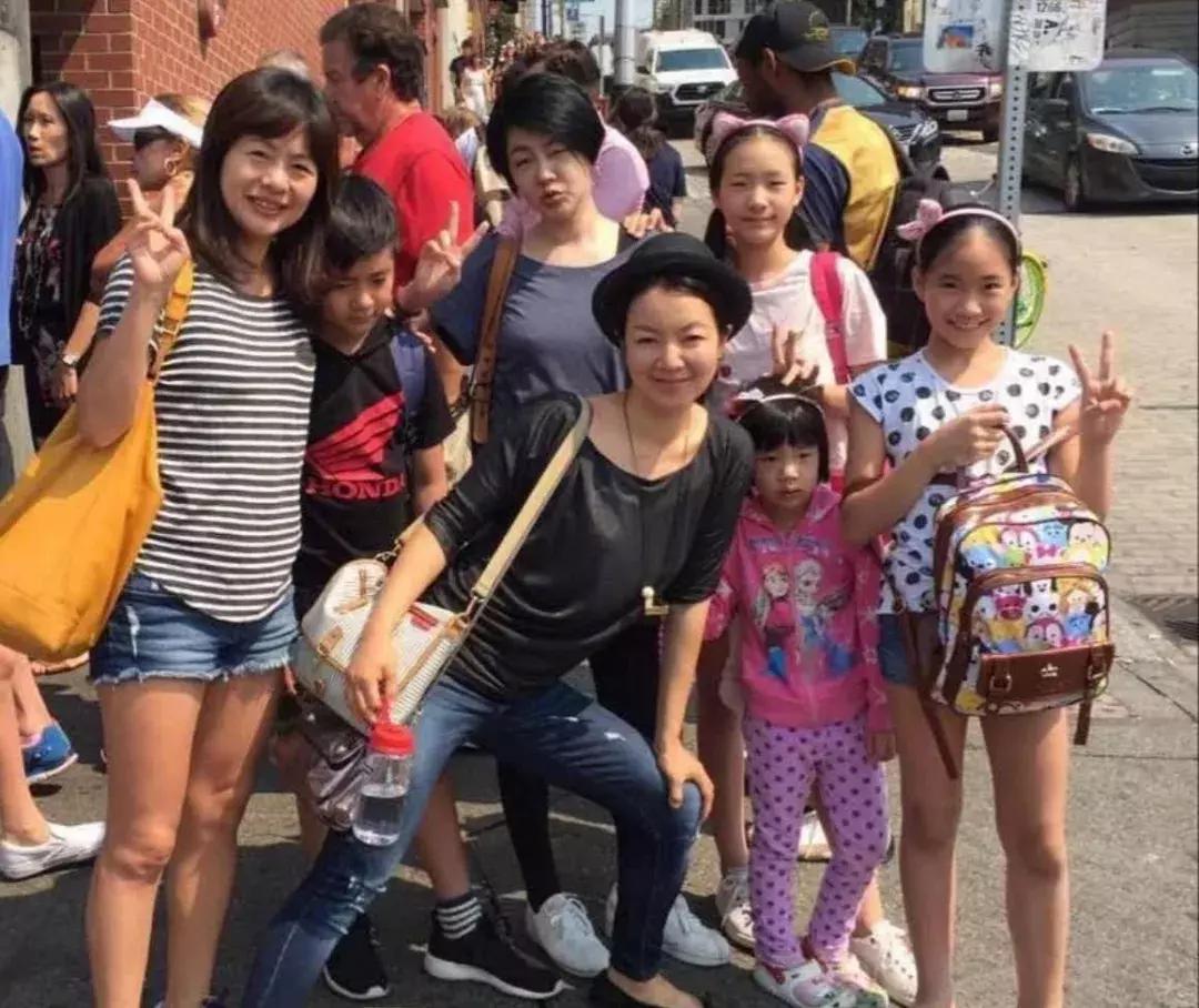 大s和小s二女儿买衣服,小s被大s吐槽