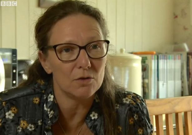 英国男孩长发为什么要剪掉,英国学生被学校开除