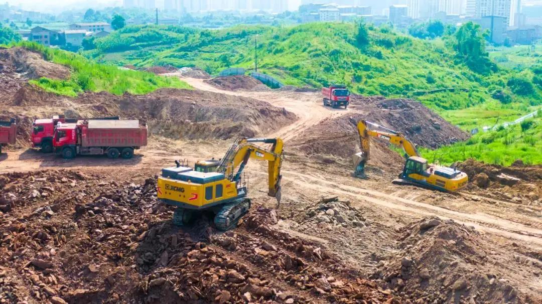 挖机老板和司机对话,利用挖机小技巧快速赚钱