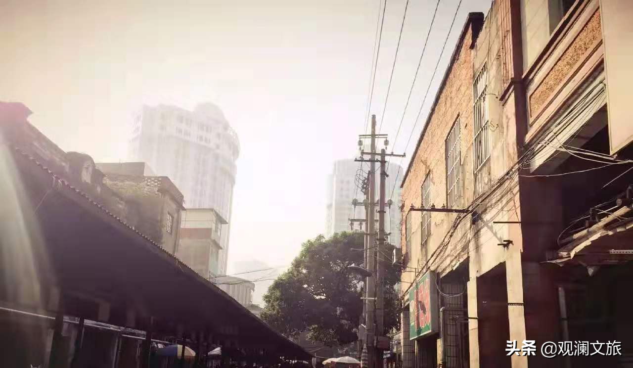 南宁商业街地摊,南宁地摊最大的街道