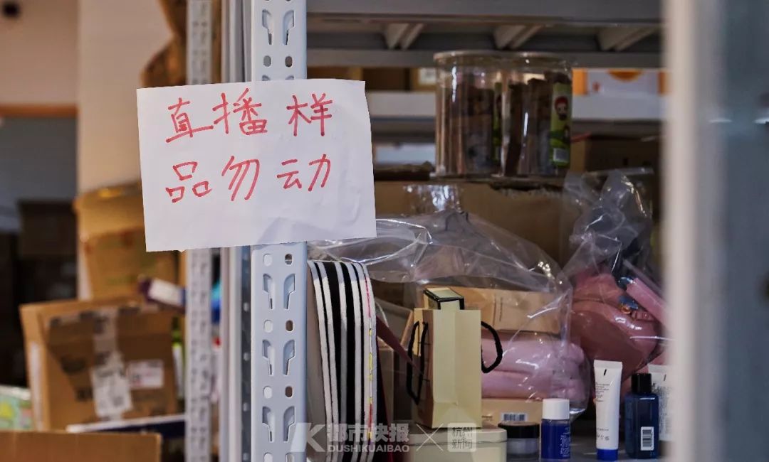 每天收十几件快递,每天收200单快递