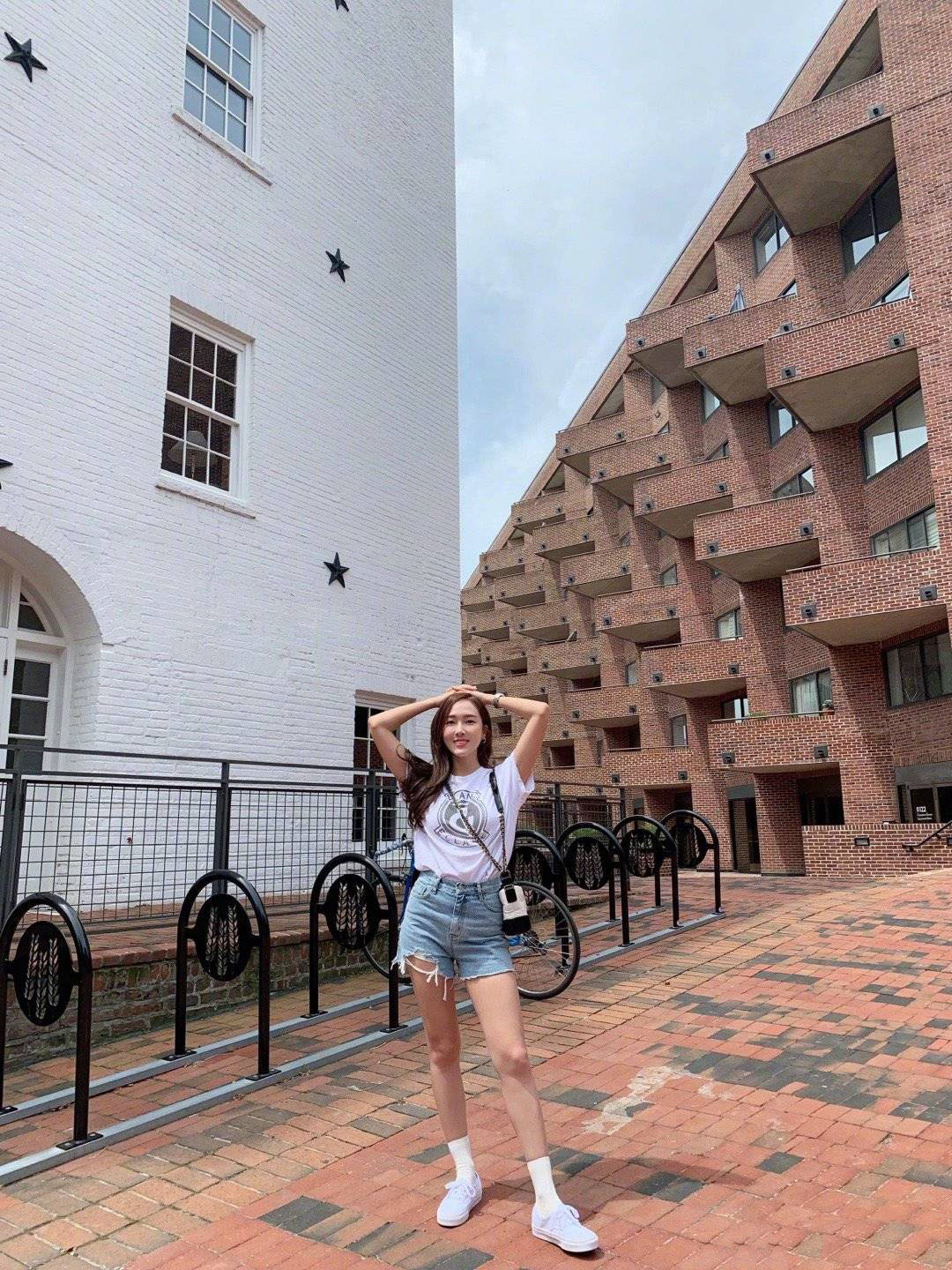 郑秀妍穿樱花裙,郑秀妍穿高级感裙