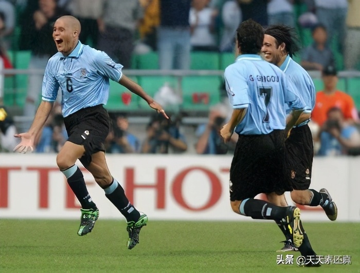 足球十大罕见射门方法,足球十大不可思议的远射