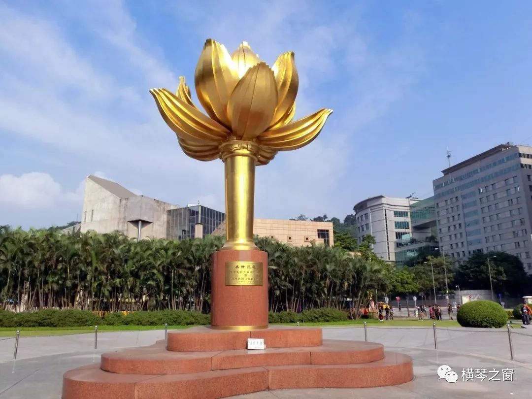 99年澳门回归纯银纪念币值多少钱,澳门回归纪念币10元现在值多少钱