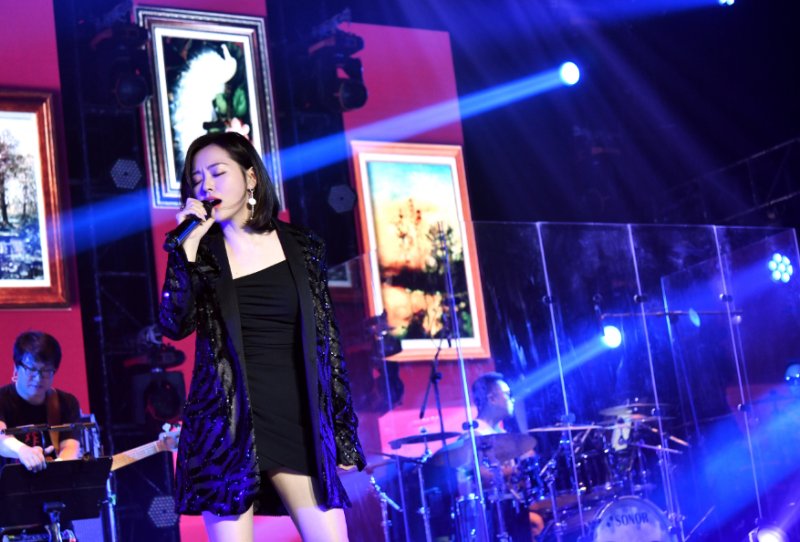 张杰张靓颖双张经典合唱,张杰跟多年的好兄弟一起唱歌