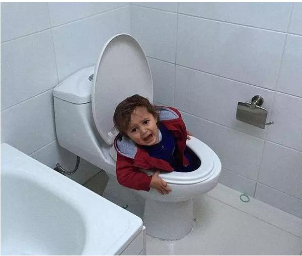 宝宝不习惯坐马桶有啥解决办法,宝宝不爱用小马桶怎么办