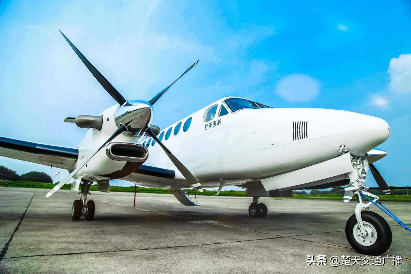 飞机界的“劳斯莱斯”:全省第一架空中国王350i飞机首次亮相荆州机场