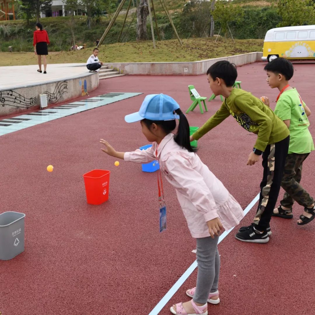 垃圾分类进社区保护环境我先行,垃圾分类我先行文明实践树新风