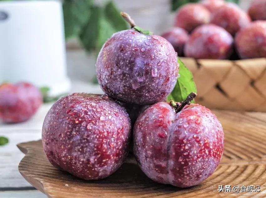 正宗的三华李水果,摘三华李酸甜脆口特解馋