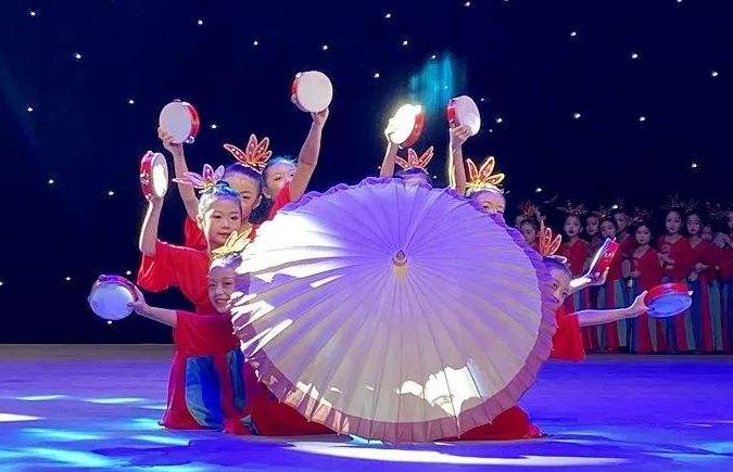 儿童脸上突然过敏红肿图片,五岁孩子脸皮肤红肿发痒