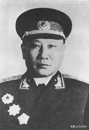 获得三枚一级勋章的少将,荣获三枚一级勋章的有多少人