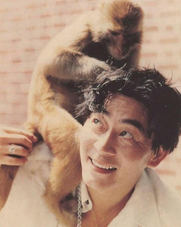 六小龄童避评周星驰,周星驰如何回应六小龄童