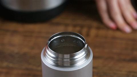 保温杯挑不好小心热水变毒水,保温杯重金属会自然析出吗