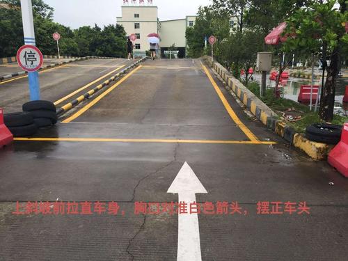 科三靠边30cm最简单技巧,a2科三靠边停车30公分最笨方法