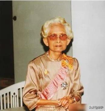 诗纳卡琳王太后是华人么,诗纳卡琳王太后与普密蓬