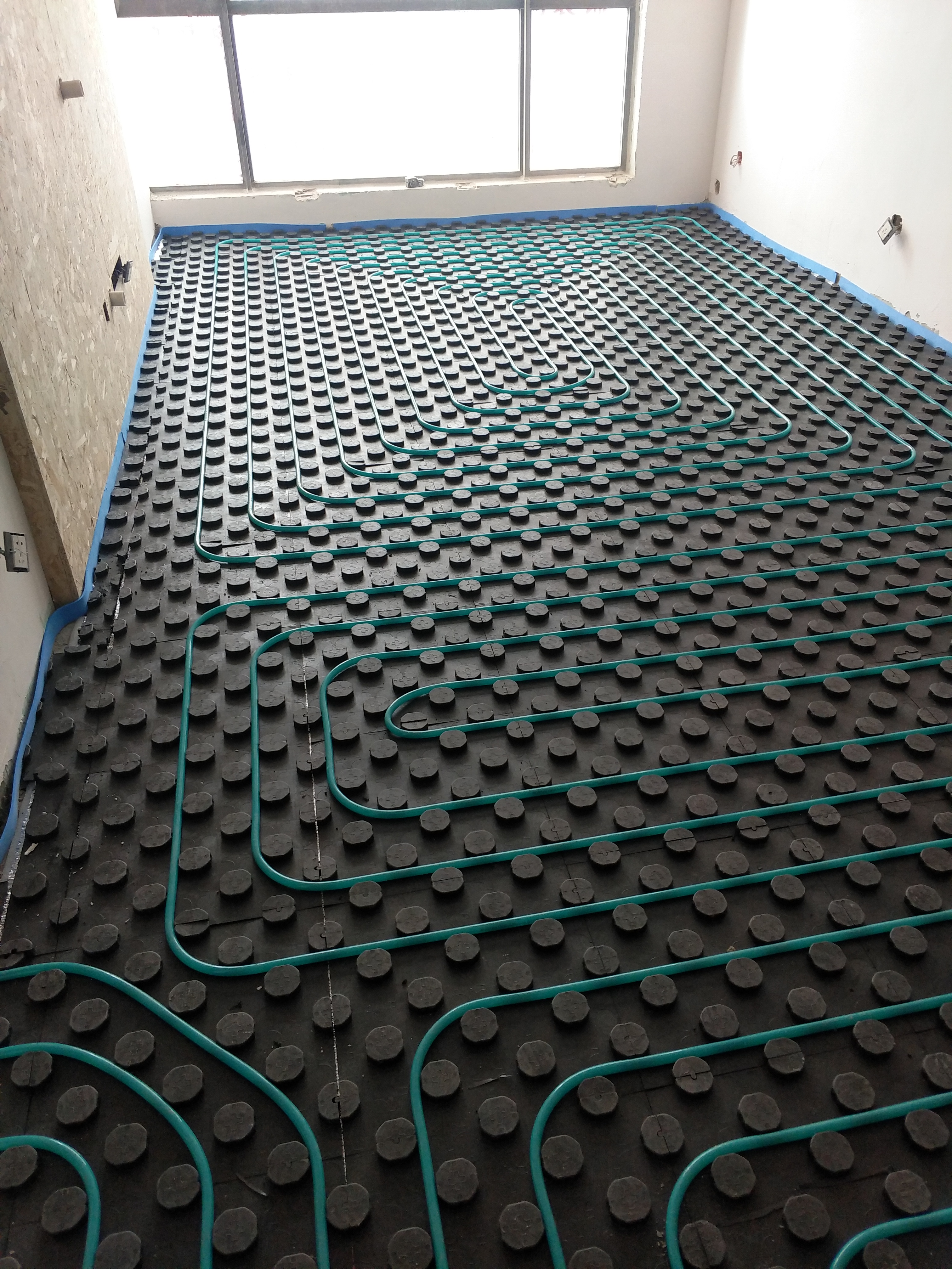 安装水地暖好还是电地暖好,屋内用水地暖好还是电地暖好