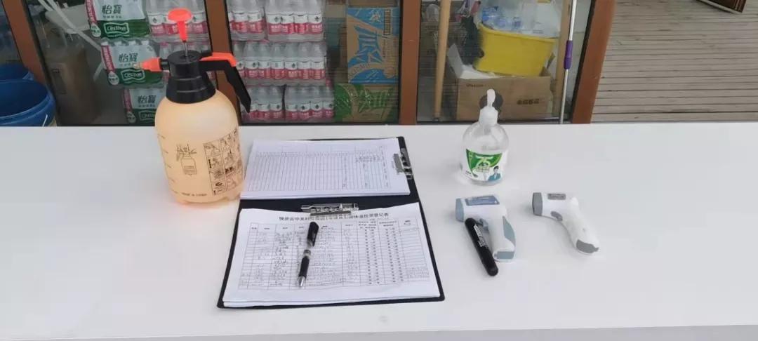 一路同行携手一生,一路同行我们携手并肩一起走