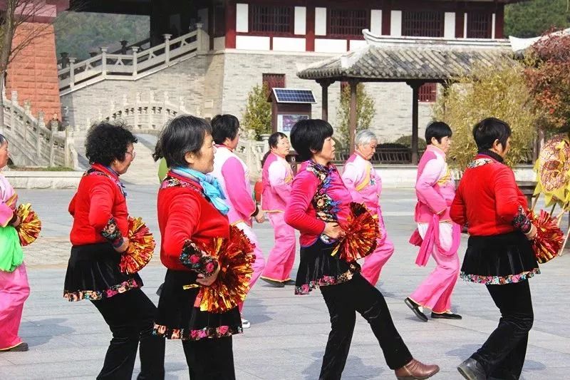 穹窿山风景区:金猪绘新春年味快乐过传统新年!